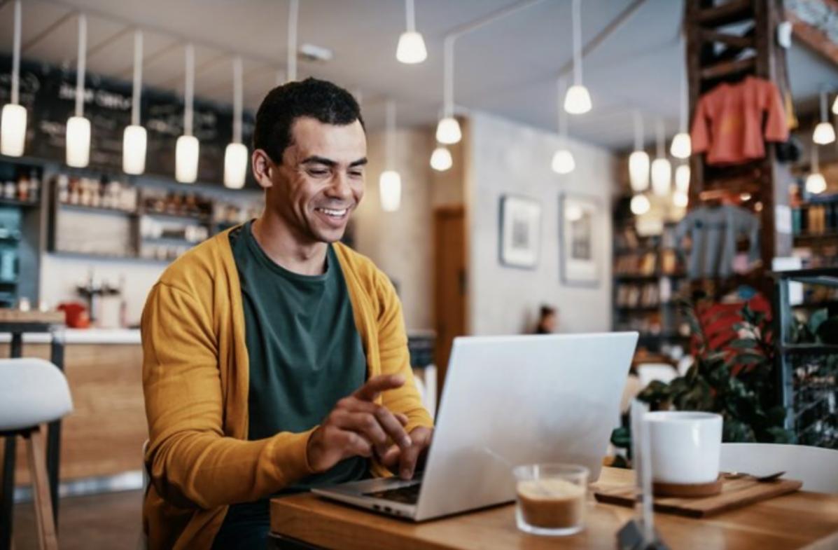 Espace de travail organisé pour l'apprentissage en ligne